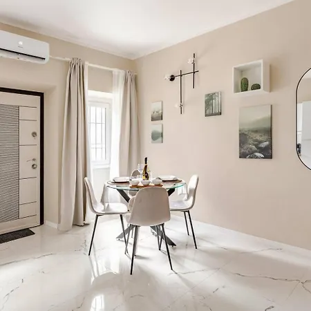 Dream House In Center! Apartment