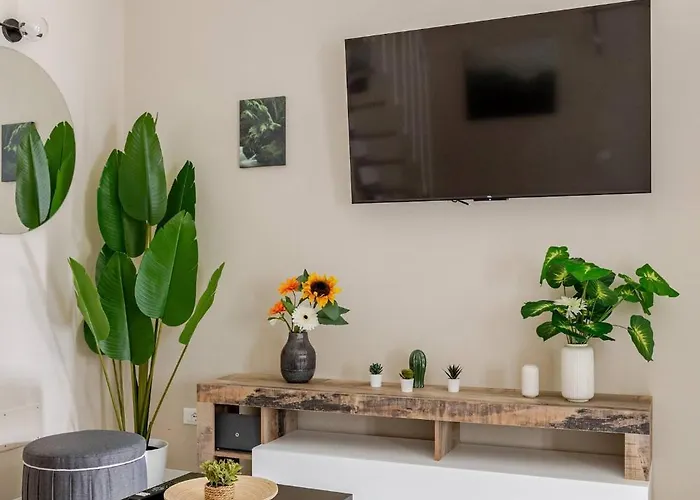 Dream House In Center! * Годзано